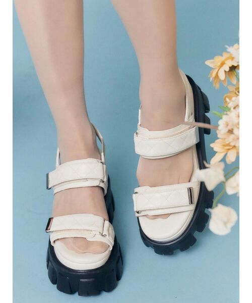 EATME（イートミー）の「キルティングベルトサンダル（サンダル・レディース・ブラック/アイボリー・LARGE/MEDIUM/SMALL）」の12枚目の写真