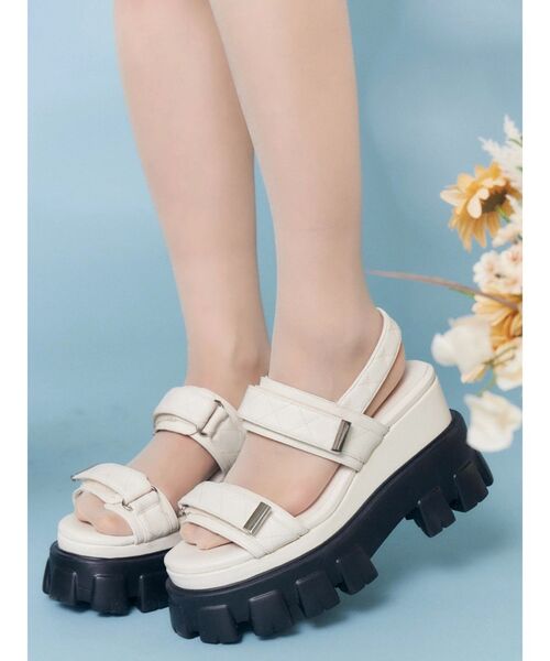 EATME（イートミー）の「キルティングベルトサンダル（サンダル・レディース・ブラック/アイボリー・LARGE/MEDIUM/SMALL）」の14枚目の写真