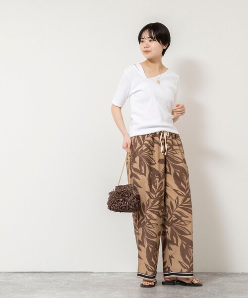 Rie Miller（リエミラー）の「ウォッシャブルアシンメトリー2WAYリブTシャツ（Tシャツ/カットソー・レディース・ホワイト/ベージュ/チャコールグレー・38）」の8枚目の写真