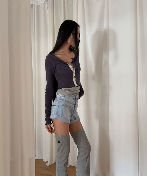 THE MYSTERIOUS HOTEL（ザミステリアスホテル）の「V NECK BUTTON SLEEVELESS [GREY]（Tシャツ/カットソー・レディース・その他・FREE）」の3枚目の写真