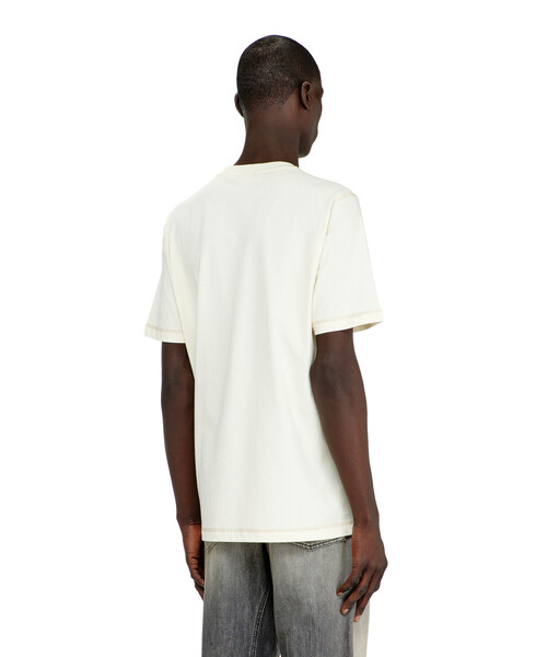 DIESEL(ディーゼル)の「メンズ Tシャツ T-ADJUST-NOTCH(Tシャツ/カットソー・メンズ・ホワイト系その他/グレー系その他・LARGE/MEDIUM/X-LARGE/X-SMALL/XX-LARGE/SMALL/XXX-LARGE)」の4枚目の写真