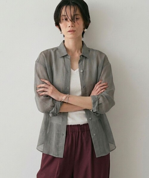 qualite(カリテ)の「リネン混レギュラーシャツ 春服 夏服 オフィスカジュアル(シャツ/ブラウス・レディース・モカ/ラベンダー/オフホワイト・フリー)」の3枚目の写真