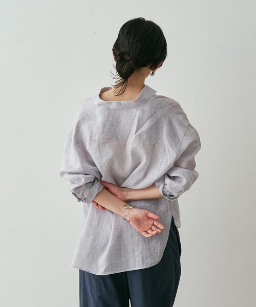 qualite(カリテ)の「リネン混レギュラーシャツ 春服 夏服 オフィスカジュアル(シャツ/ブラウス・レディース・モカ/ラベンダー/オフホワイト・フリー)」の22枚目の写真