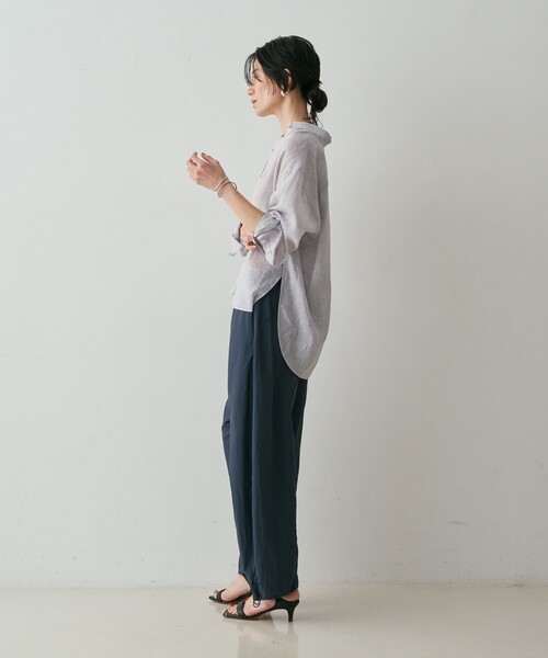 qualite(カリテ)の「リネン混レギュラーシャツ 春服 夏服 オフィスカジュアル(シャツ/ブラウス・レディース・モカ/ラベンダー/オフホワイト・フリー)」の9枚目の写真