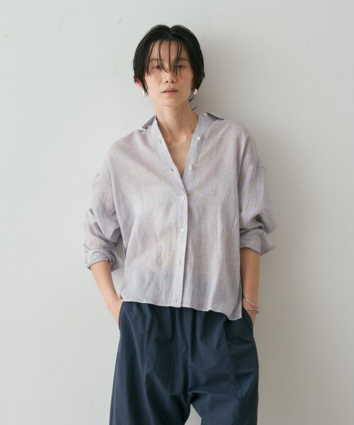 qualite(カリテ)の「リネン混レギュラーシャツ 春服 夏服 オフィスカジュアル(シャツ/ブラウス・レディース・モカ/ラベンダー/オフホワイト・フリー)」の14枚目の写真