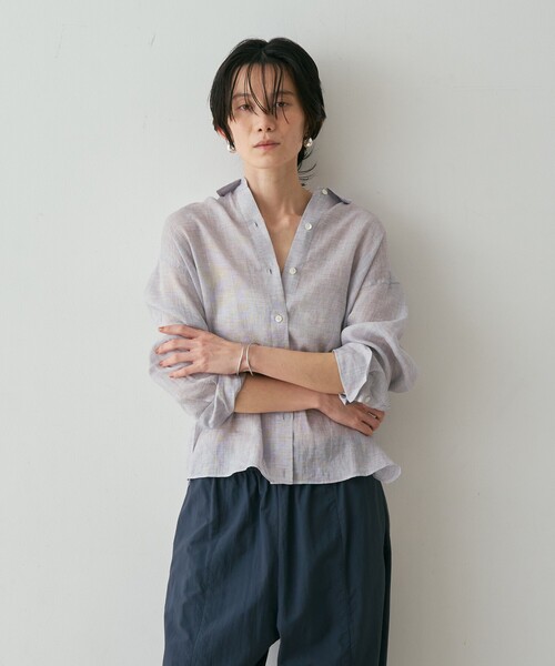 qualite(カリテ)の「リネン混レギュラーシャツ 春服 夏服 オフィスカジュアル(シャツ/ブラウス・レディース・モカ/ラベンダー/オフホワイト・フリー)」の16枚目の写真