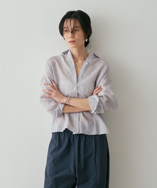 qualite(カリテ)の「リネン混レギュラーシャツ 春服 夏服 オフィスカジュアル(シャツ/ブラウス・レディース・モカ/ラベンダー/オフホワイト・フリー)」の17枚目の写真
