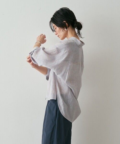 qualite(カリテ)の「リネン混レギュラーシャツ 春服 夏服 オフィスカジュアル(シャツ/ブラウス・レディース・モカ/ラベンダー/オフホワイト・フリー)」の19枚目の写真