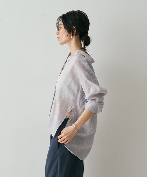 qualite(カリテ)の「リネン混レギュラーシャツ 春服 夏服 オフィスカジュアル(シャツ/ブラウス・レディース・モカ/ラベンダー/オフホワイト・フリー)」の21枚目の写真