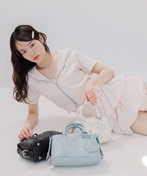 ems excite（エムズエキサイト）の「スタッズミニボストンBAG（ショルダーバッグ・レディース・ブルー/アイボリー/ブラック・ONE SIZE）」の6枚目の写真