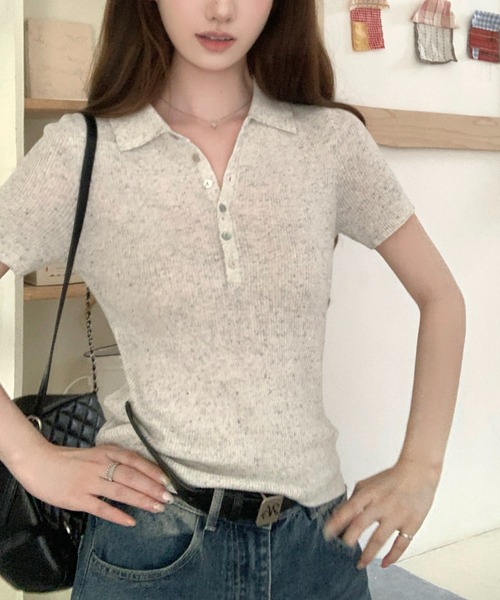 AMAJI(アマジ)の「襟付き リブニット 半袖トップス(Tシャツ/カットソー・レディース・ライトピンク/グレー・FREE)」の2枚目の写真
