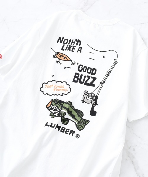 LUMBER(ランバー)の「プリントTシャツ 半袖(Tシャツ/カットソー・メンズ・カーキ/ホワイト/ブラック系1/ベージュ系2/ベージュ系/ブラック系3/ホワイト系6/ネイビー系1/ホワイト系4/ホワイト系1/ブラック/ホワイト系/ライトブルー/ベージュ系5/ホワイト系8/ブルー系1/ホワイト系7/ベージュ系4/ブルー系/ブラック系/カーキ系/ネイビー/ベージュ/ブラック系4/ブラック系2/ホワイト系5/ネイビー系/ベージュ系3/ホワイト系3/ベージュ系1/スモークピンク/ホワイト系2・L/M/XL)」の5枚目の写真