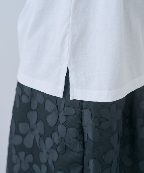 Neige(ネージュ)の「フラワーペタルシアースリーブトップス(Tシャツ/カットソー・レディース・ホワイト/ブラック・ONE SIZE)」の12枚目の写真