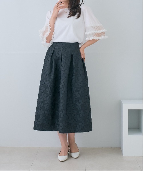 Neige(ネージュ)の「フラワーペタルシアースリーブトップス(Tシャツ/カットソー・レディース・ホワイト/ブラック・ONE SIZE)」の13枚目の写真