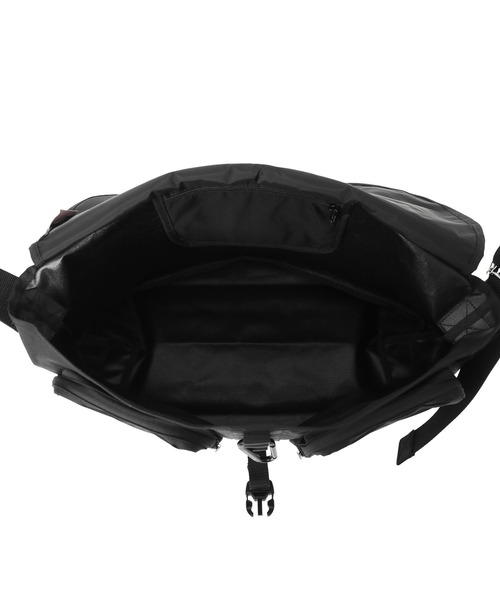 Manhattan Portage（マンハッタンポーテージ）の「VINTAGE MESSENGER BAG (LG) FLAP ZIPPER POCKET FOURTHIRTY（メッセンジャーバッグ・メンズ・ブラック・LARGE）」の6枚目の写真