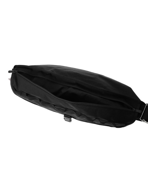 Manhattan Portage（マンハッタンポーテージ）の「VINTAGE MESSENGER BAG (LG) FLAP ZIPPER POCKET FOURTHIRTY（メッセンジャーバッグ・メンズ・ブラック・LARGE）」の11枚目の写真