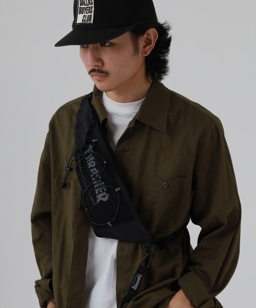 THRASHER（スラッシャー）の「THRASHER ボトルホルダー付き ボディバッグ ウエストバッグ BAG 男女兼用（ボディバッグ/ウエストポーチ・メンズ・ブラック・FREE）」の9枚目の写真