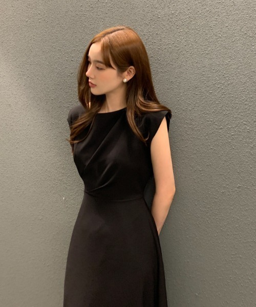FAVORITO(ファヴォリート)の「ノースリーブワンピース(ワンピース・レディース・ベージュ/ブラック/ブルー・F)」の6枚目の写真