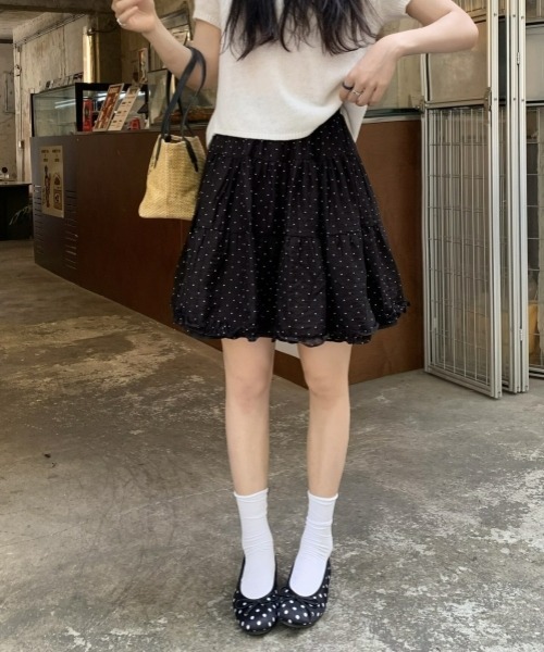gossip!ロサンゼルス(ゴシップロサンゼルス)の「【Y2Kガーリー】レトロドット ティアードミディスカート ウエストゴム フレアスカート ミディ丈(スカート・レディース・ブラック・FREE)」の16枚目の写真