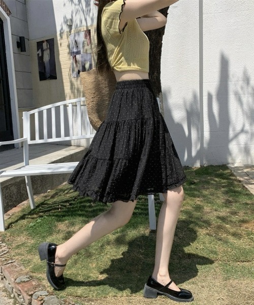 gossip!ロサンゼルス(ゴシップロサンゼルス)の「【Y2Kガーリー】レトロドット ティアードミディスカート ウエストゴム フレアスカート ミディ丈(スカート・レディース・ブラック・FREE)」の3枚目の写真