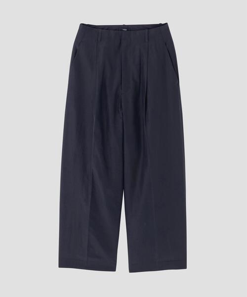 YLEVE（イレーヴ）の「YLEVE / SILK COTTON CLOTH BIO SUEDE TROUSERS（その他パンツ・レディース・ホワイト/ネイビー・1/2/0）」の2枚目の写真