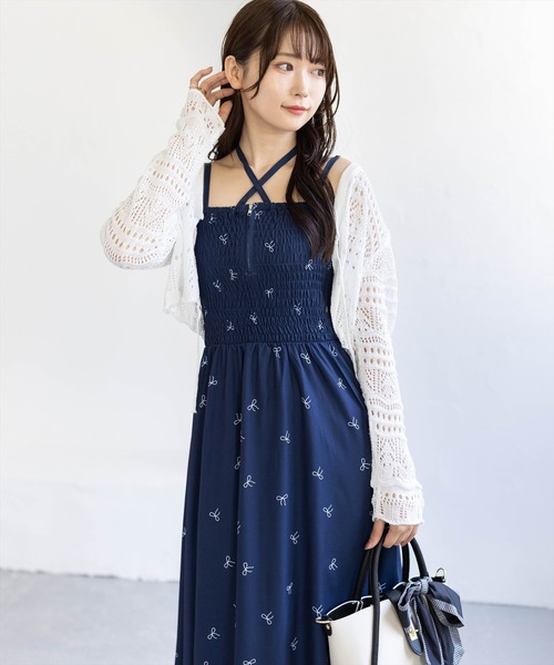 clear（クリア）の「リボン柄シャーリングワンピース［骨格ウェーブ／フェミニン／上品／きれいめ／華やか］（ワンピース・レディース・オフホワイト/ネイビー・PF/F）」の9枚目の写真