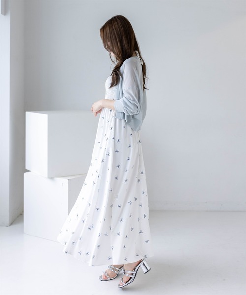 clear（クリア）の「リボン柄シャーリングワンピース［骨格ウェーブ／フェミニン／上品／きれいめ／華やか］（ワンピース・レディース・オフホワイト/ネイビー・PF/F）」の6枚目の写真
