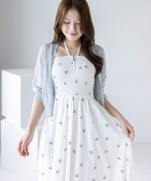 clear（クリア）の「リボン柄シャーリングワンピース［骨格ウェーブ／フェミニン／上品／きれいめ／華やか］（ワンピース・レディース・オフホワイト/ネイビー・PF/F）」の4枚目の写真