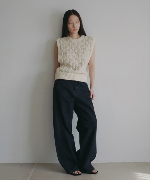 anuke（アンヌーク）の「Slub Pattern Vest（ニット/セーター・レディース・アイボリー/ネイビー・FREE）」の3枚目の写真
