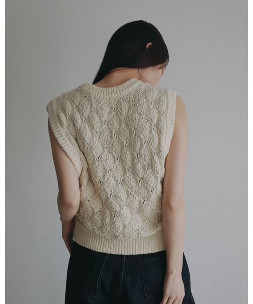 anuke（アンヌーク）の「Slub Pattern Vest（ニット/セーター・レディース・アイボリー/ネイビー・FREE）」の5枚目の写真