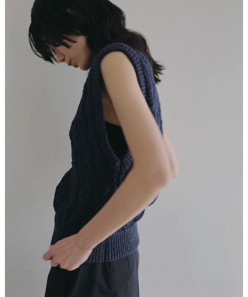 anuke（アンヌーク）の「Slub Pattern Vest（ニット/セーター・レディース・アイボリー/ネイビー・FREE）」の8枚目の写真
