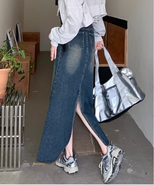 &soiree(アンドソワレ)の「アシンメトリー切り替えフリンジスカート(デニムスカート・レディース・ブルー・X-LARGE/LARGE/MEDIUM/SMALL)」の4枚目の写真