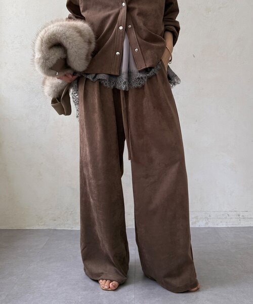 DouDou(ドゥドゥ)の「【セットアップ可能】スエードタックパンツ(その他パンツ・レディース・チャコールグレー/ブラウン/グレイッシュベージュ・36/38/FREE/TM)」の9枚目の写真