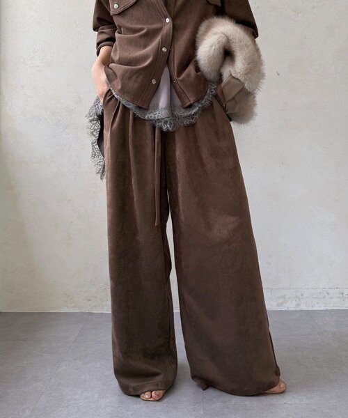 DouDou(ドゥドゥ)の「【セットアップ可能】スエードタックパンツ(その他パンツ・レディース・チャコールグレー/ブラウン/グレイッシュベージュ・36/38/FREE/TM)」の10枚目の写真
