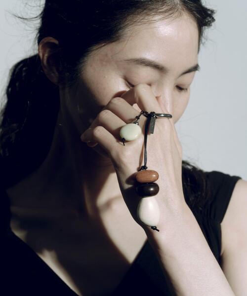 SMELLY(スメリー)の「SMELLY so’ pebble jade key charm(キーホルダー・レディース・ベージュ系その他・-)」の1枚目の写真