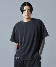 UNKNOWN LONDON（アンノウン・ロンドン）の「UNKNOWN LONDON アンノウンロンドン 【LHP EXCLUSIVE】LEATHER CROSS TEE（Tシャツ/カットソー）」