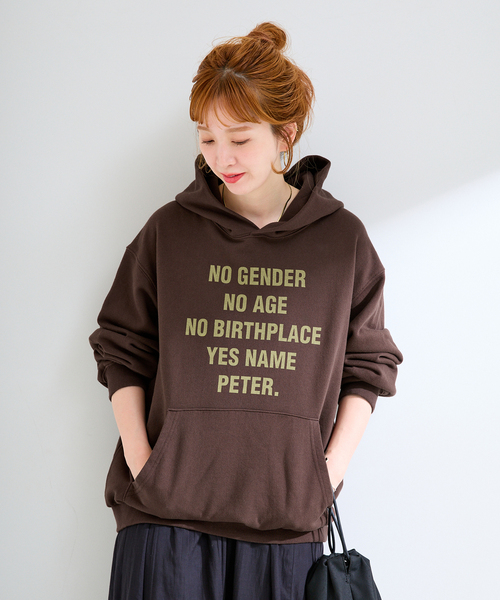 B.C STOCK(ベーセーストック)の「【WEB限定】ウォッシャブル / MY NAME IS PETER / SLOGAN HOODIE(パーカー・レディース・ブラウン/レッド・FREE)」の7枚目の写真
