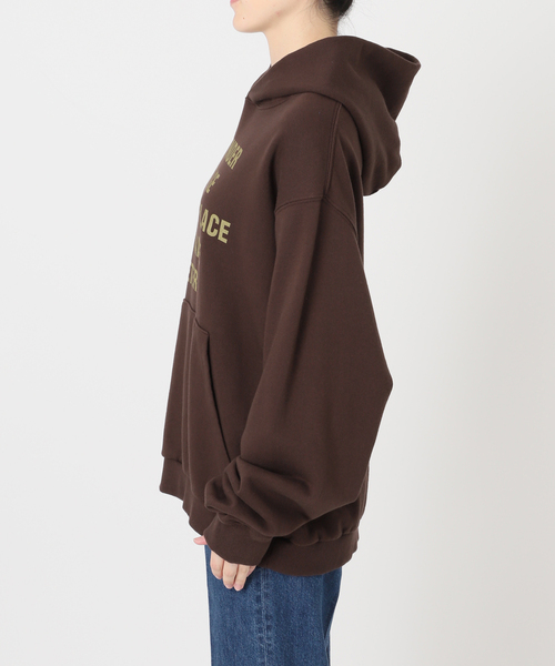 B.C STOCK(ベーセーストック)の「【WEB限定】ウォッシャブル / MY NAME IS PETER / SLOGAN HOODIE(パーカー・レディース・ブラウン/レッド・FREE)」の18枚目の写真