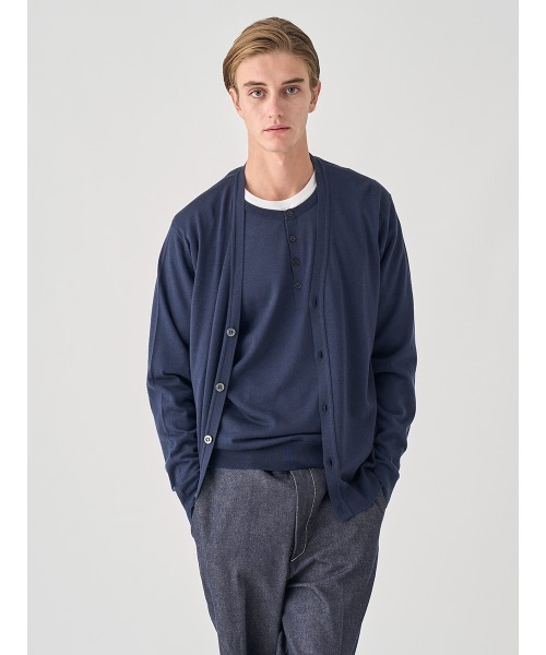 JOHN SMEDLEY(ジョンスメドレー)の「Vネック長袖ニットカーディガン(カーディガン/ボレロ・メンズ・ダークネイビー・M)」の1枚目の写真