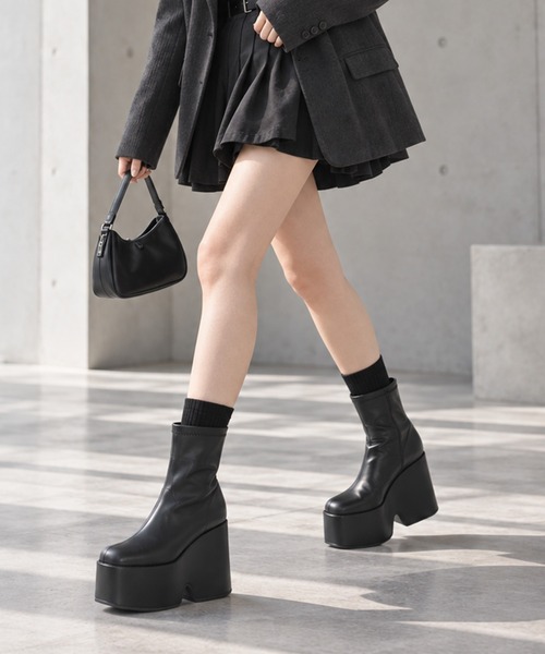 JELLY BEANS(ジェリービーンズ)の「【JB selection】厚底ストレッチショートブーツ(162-66401)JELLY BEANS(ジェリービーンズ)(パンプス・レディース・ブラック・L/M/S/LL)」の1枚目の写真
