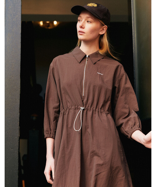 GYMPHLEX(ジムフレックス)の「Gymphlex | ナイロンタフタ ギャザーワンピース WOMEN(ワンピース・レディース・ネイビー/ベージュ・14)」の11枚目の写真