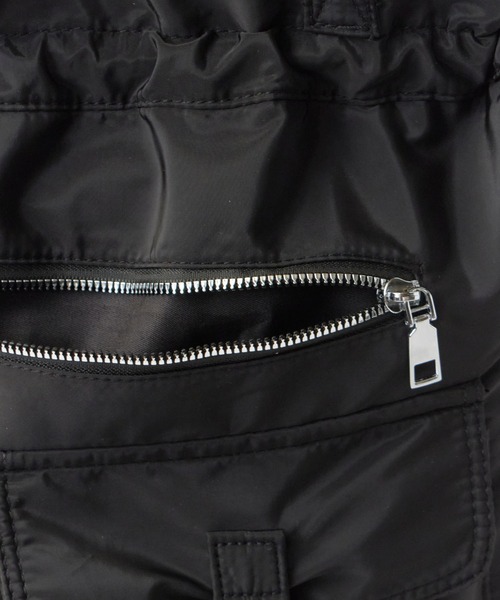 UNSTOA(アンストア)の「Water-Repellent 2-Way Drawstring Multi-Pocket Bag 秋服 冬服(バックパック/リュック・メンズ・ブラック/カーキ・FREE)」の7枚目の写真