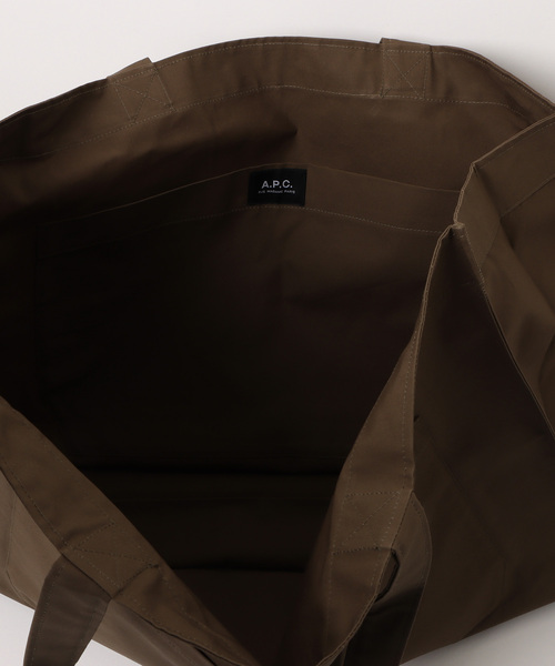 A.P.C.（アーペーセー）の「SAC DOUBLE POCHES（ショルダーバッグ・メンズ・カーキ・ONESIZE）」の4枚目の写真
