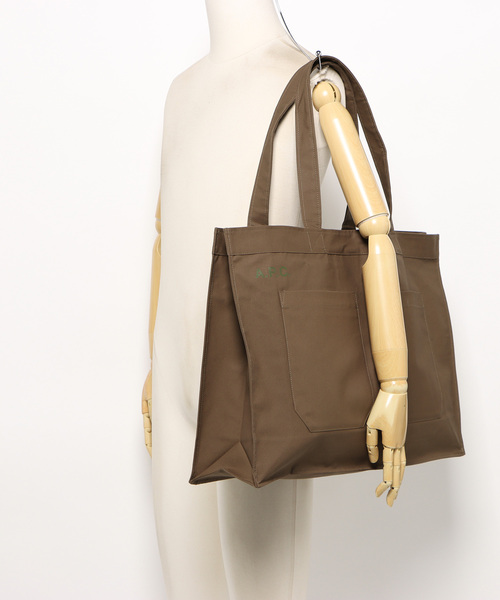 A.P.C.（アーペーセー）の「SAC DOUBLE POCHES（ショルダーバッグ・メンズ・カーキ・ONESIZE）」の5枚目の写真