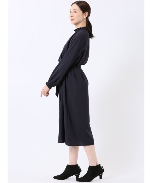 m.f.editorial(エムエフエディトリアル)の「ワンピース レディース 長袖 ストレッチ ウォッシャブル 静電防止 イージーケア ロング 裏地付き ギャザーネック 小紋 ジョーゼット(ワンピース・レディース・ベージュ/ネイビー・LARGE/MEDIUM)」の16枚目の写真