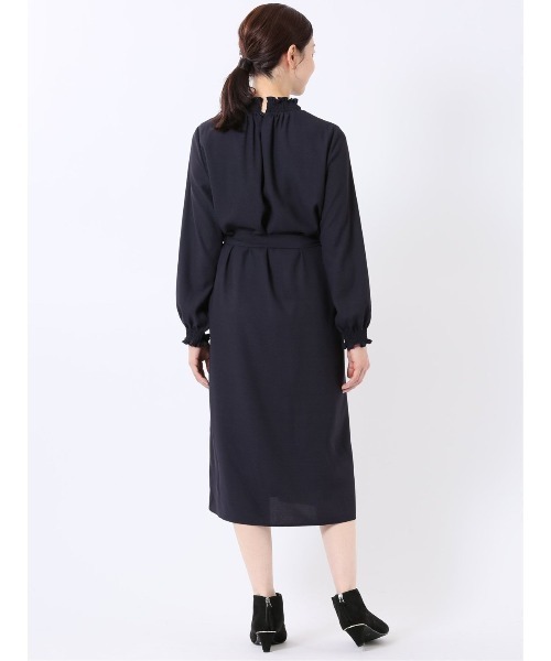 m.f.editorial(エムエフエディトリアル)の「ワンピース レディース 長袖 ストレッチ ウォッシャブル 静電防止 イージーケア ロング 裏地付き ギャザーネック 小紋 ジョーゼット(ワンピース・レディース・ベージュ/ネイビー・LARGE/MEDIUM)」の17枚目の写真