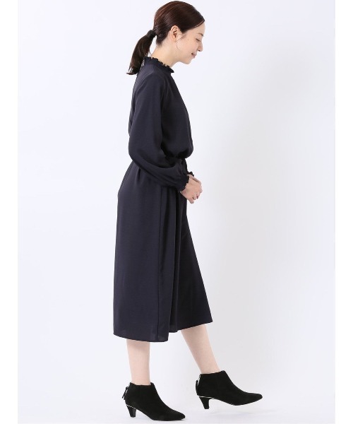 m.f.editorial(エムエフエディトリアル)の「ワンピース レディース 長袖 ストレッチ ウォッシャブル 静電防止 イージーケア ロング 裏地付き ギャザーネック 小紋 ジョーゼット(ワンピース・レディース・ベージュ/ネイビー・LARGE/MEDIUM)」の18枚目の写真