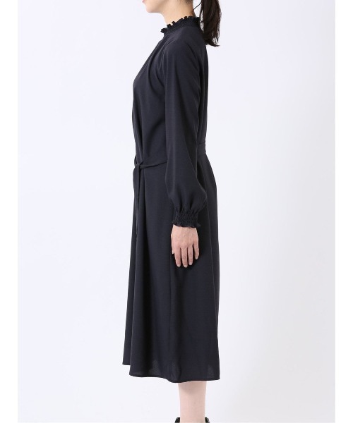 m.f.editorial(エムエフエディトリアル)の「ワンピース レディース 長袖 ストレッチ ウォッシャブル 静電防止 イージーケア ロング 裏地付き ギャザーネック 小紋 ジョーゼット(ワンピース・レディース・ベージュ/ネイビー・LARGE/MEDIUM)」の20枚目の写真