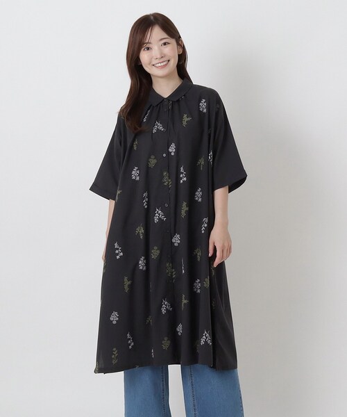 one'sterrace(ワンズテラス)の「花柄刺繍 5分袖前開きワンピース(ワンピース・レディース・ベージュ系8/ブラック系8・02)」の1枚目の写真