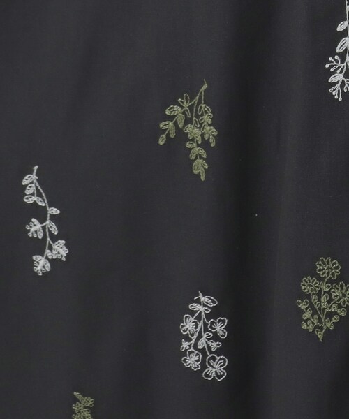 one'sterrace(ワンズテラス)の「花柄刺繍 5分袖前開きワンピース(ワンピース・レディース・ベージュ系8/ブラック系8・02)」の11枚目の写真